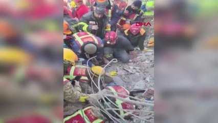 KAHRAMANMARAŞ'TA HATİCE, 180 SAAT SONRA YARALI OLARAK KURTARILDI