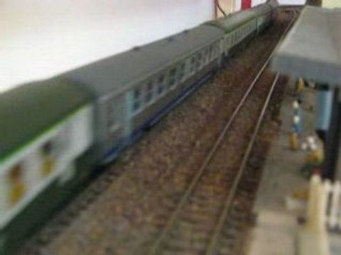 CC 72000 en voyage sur un TER Jouef et Roco