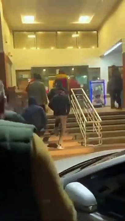 Beşiktaş Çarşı grubu 5 liralık bisküviyi 40 liraya satan işletmeyi bastı