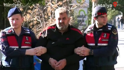 Hatay’da yıkılan binanın müteahhidi 'depremzede' olarak kaldığı otelde yakalandı