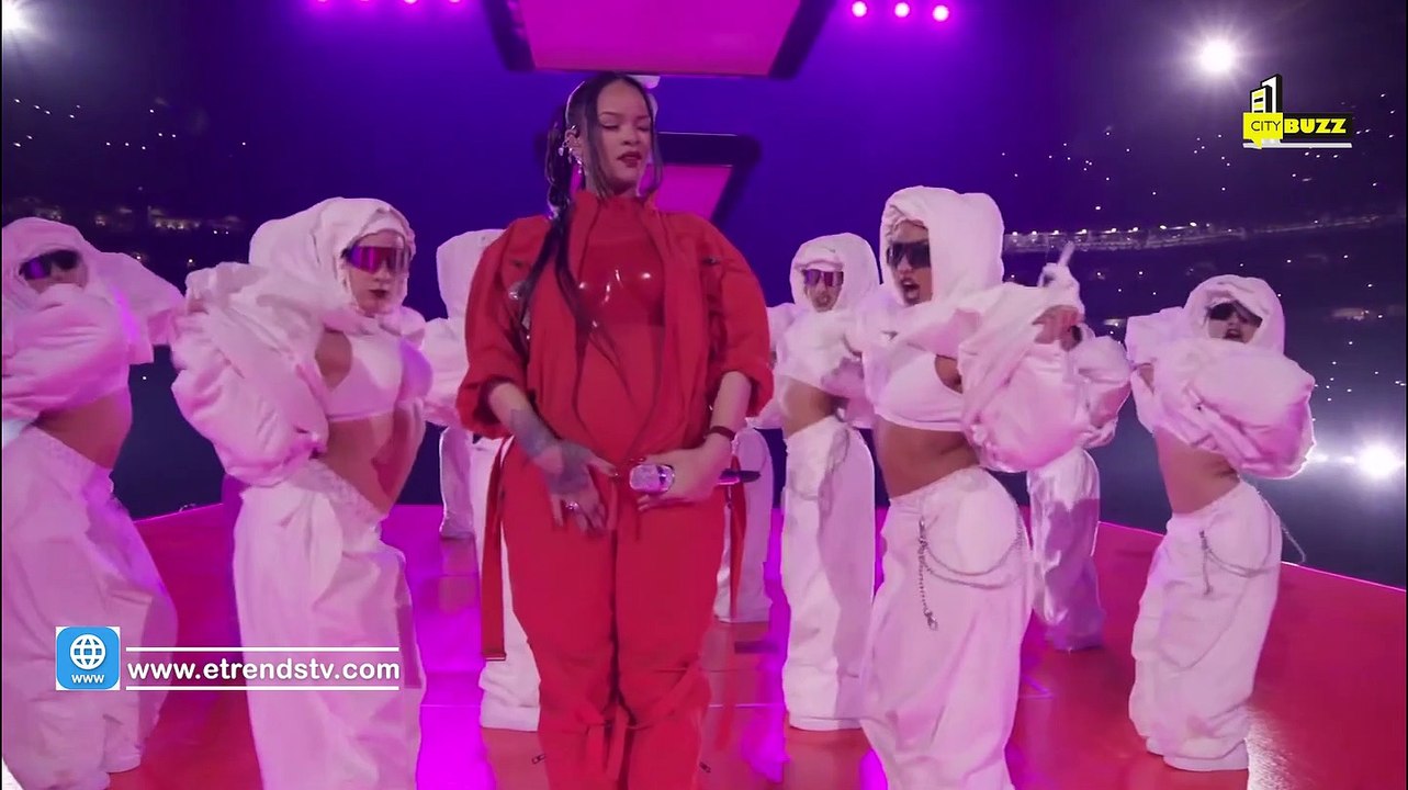 Rihanna Performs With Baby Bump On Stage After 5-Years Appearance At The Super Bowl