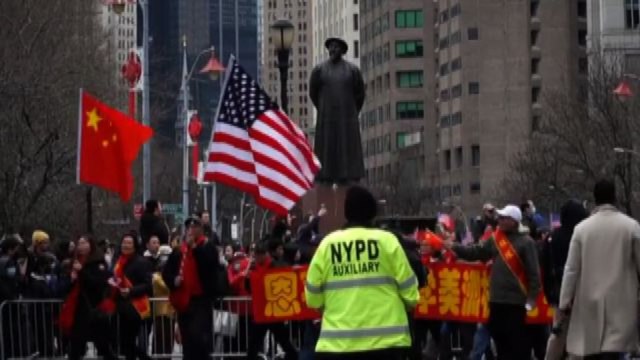 A New York sfilate a Chinatown per il capodanno lunare cinese
