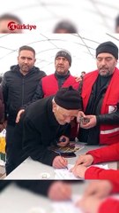 Umre Parasını Gözyaşlarıyla Bağışladı - Türkiye Gazetesi