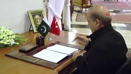 Pakistan Başbakanı Şerif, İslamabad'daki Türk Büyükelçiliğini ziyaret ettiBaşbakan Şerif, büyükelçilikteki taziye defterini imzaladı