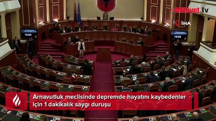 Arnavutluk meclisinde depremde hayatını kaybedenler için 1 dakikalık saygı duruşu