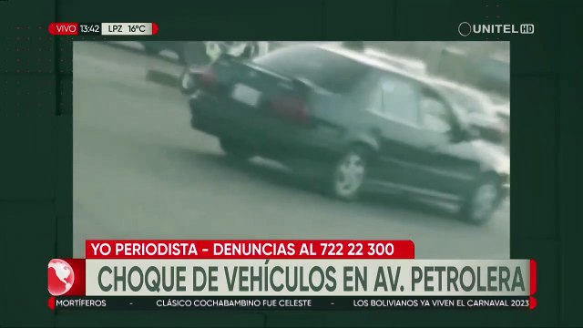 Un vehículo se estrella en la Av. Petrolera provocando daños materiales