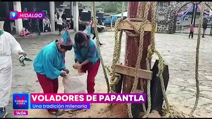 Ana es la primera mujer de su comunidad en formar parte del ritual de los voladores