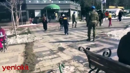 MSB görüntüleri paylaştı! Mehmetçik depremzede çocuklara moral oldu