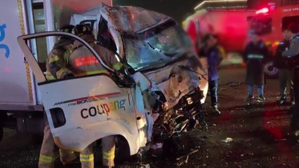 인천에서 트럭 간 충돌사고...20대 운전자 중상 / YTN