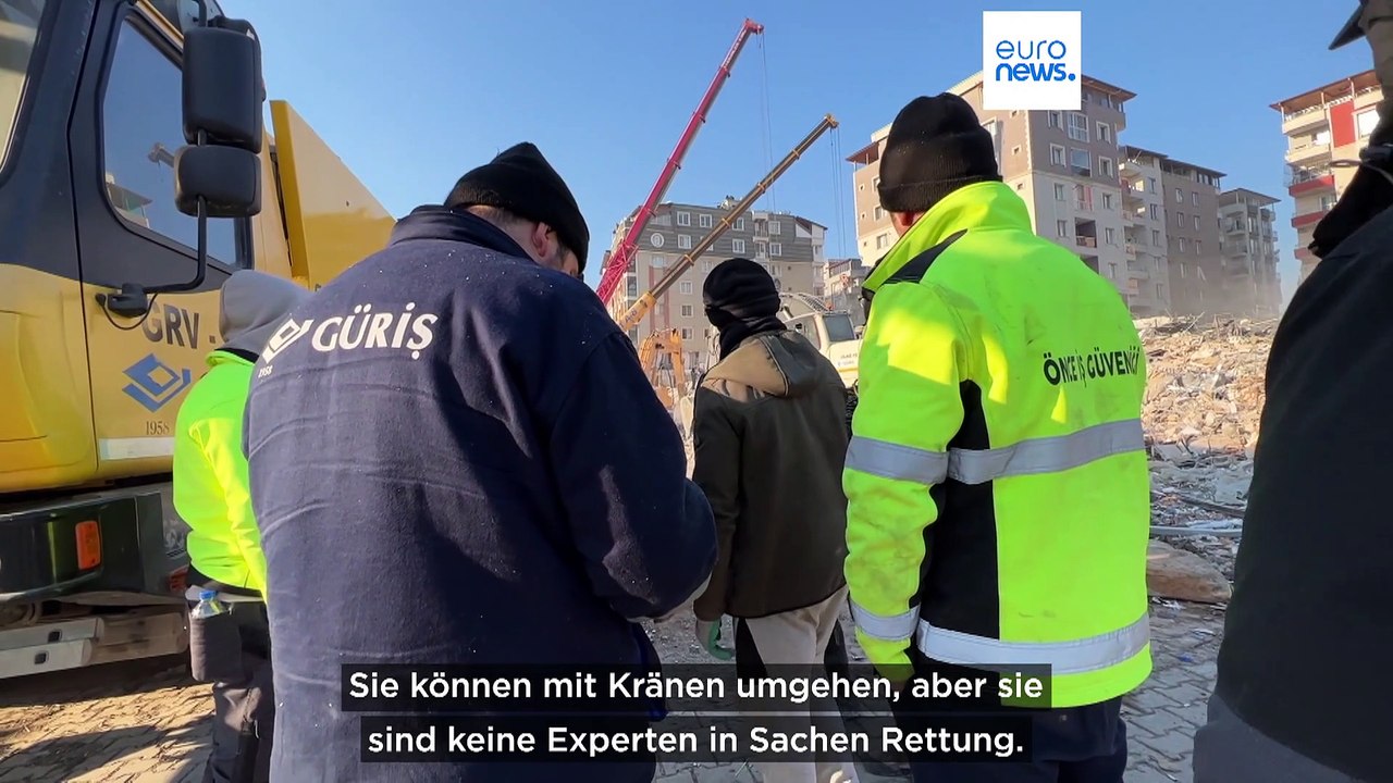 Euronews-Reporterin im Erdbebengebiet in der Türkei
