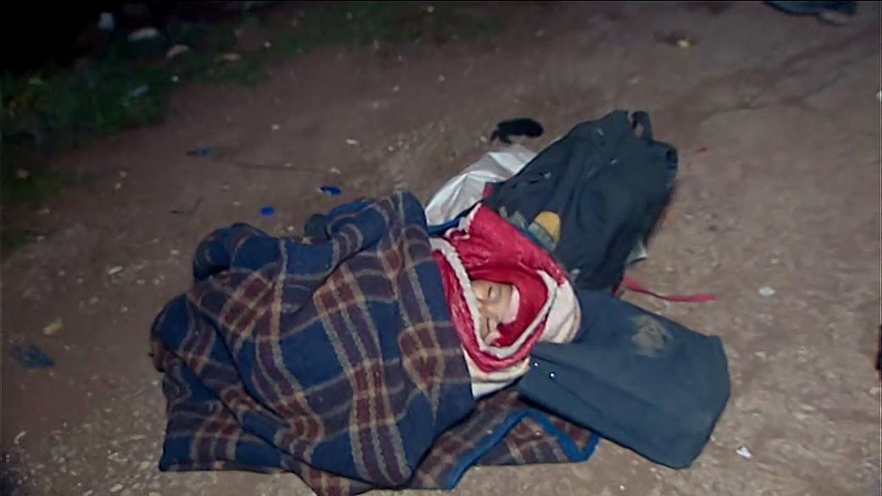 ينامون في العراء.. كاميرا الجزيرة ترصد حال عائل...
