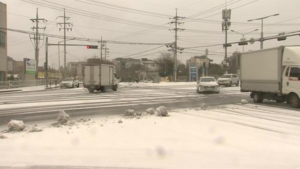 [날씨] 다시 겨울 추위, 한낮 쌀쌀...내일까지 동해안 10cm 눈 / YTN