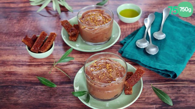 Mousse au chocolat à l'huile d'olive et pain d'épices croustillant