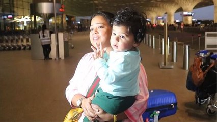 Bharti Singh Son Gola Jai Shri Krishna बोलते Video Viral, Media को Namaste करते Cute Video | Boldsky