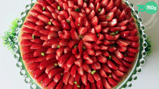 Tarte aux fraises, crème d'amande et pistaches torréfiées