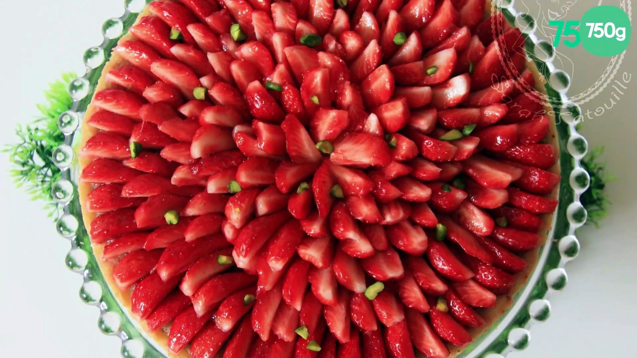 Tarte aux fraises, crème d'amande et pistaches torréfiées