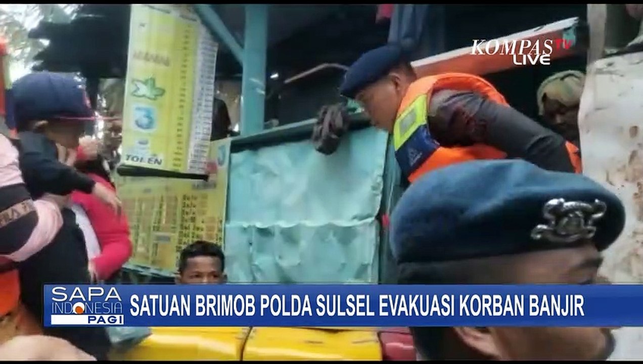 100 Personel Polda Sulsel Evakuasi Korban Banjir di Makassar, 8 Perahu Karet Diturunkan