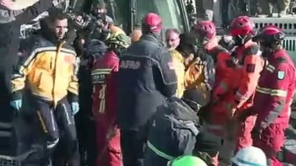 Depremden tam 198 saat sonra iki kardeş enkazdan sağ çıktı!