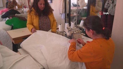 Meslek liseleri depremzedeler için uyku tulumu üretiyor