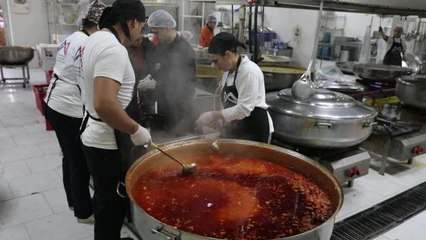 Mersin Büyükşehir, 10 Bin 800 Kişilik Yemeği Depremzedelere Ulaştırdı