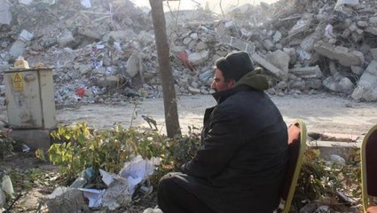 Aynı apartmanda 15 akrabasını kaybetti! 16 yaşındaki yeğeni için enkaz başından bir saniye ayrılmıyor