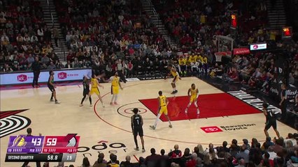 下载视频: Trail Blazers rain down three's in dominant win over LeBron-less Lakers