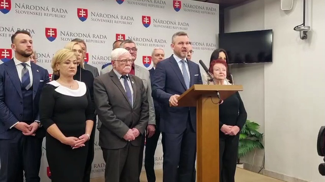 ZÁZNAM: Pellegrini požiadal Naďa, aby poslancom zodpovedal otázky o stíhačkách