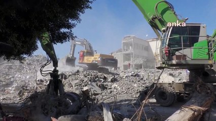 İskederun'da AKP'li belediye başkanına depremzedelerden tepki