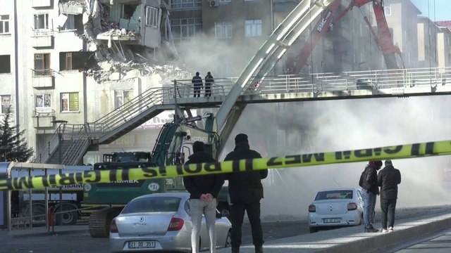 #نشرة_الرابعة | إدارة الكوارث التركية تعلن ارتفاع عدد قتلى الزلزال إلى 31.974 شخصاً واستمرار عمليات البحث عن ناجين في المناطق المنكوبة #تركيا #العربية