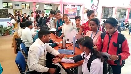 नीमच के कन्या कॉलेज में छात्राओं के स्वास्थ्य की कराई जांच