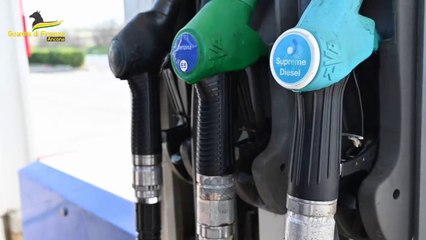 Distributore truffava automobilisti con colonnine truccate