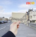 Alexis explore la patrimoine en mêlant passé et présent grâce à ses cartes postales anciennes