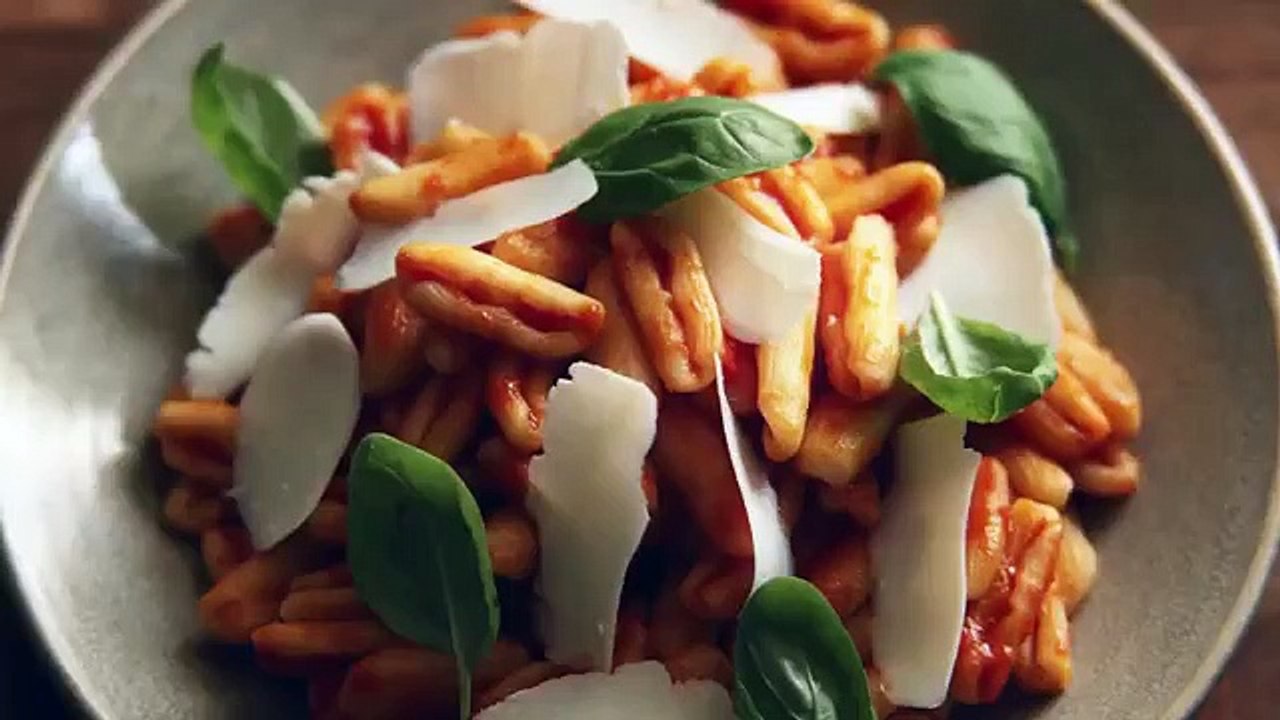 The Shape of Pasta - Se1 - Ep03 - Strangulet HD Watch