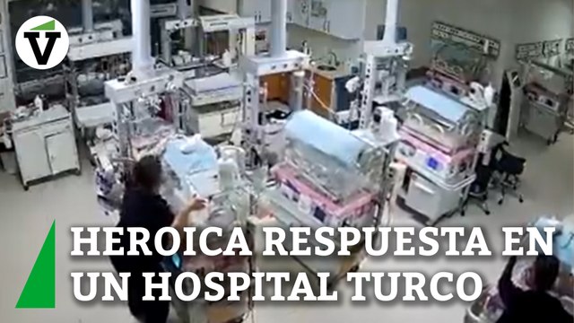 Médicos turcos rescatan a niños ingresados en los primeros instantes del terremoto