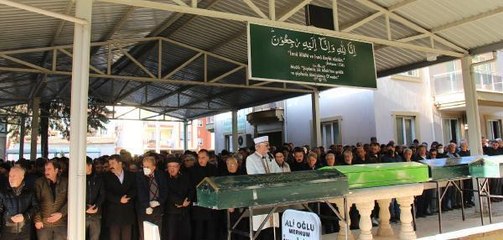 SURİYE'DE GÖREVLİ DOKTOR, DEPREMDE ÖLEN EŞİ VE 3 ÇOCUĞUNU TOPRAĞA VERDİ