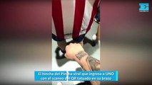 El hincha del Pincha viral que ingresa a UNO con el scaneo del QR tatuado en su brazo