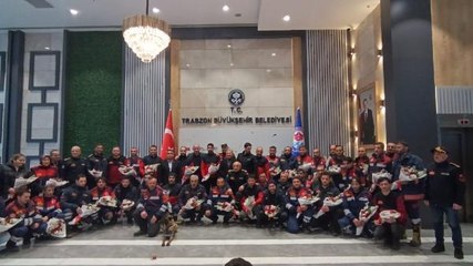 Deprem bölgesinde arama kurtarma çalışmalarına katılan ekip Trabzon'a döndü