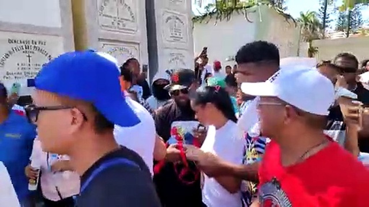 Así fue el último adios a Donaly Martínez, ultimado por policía en Santiago