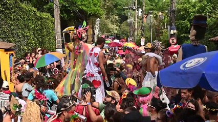 Rio de Janeiro "renace" con la vuelta de su carnaval callejero