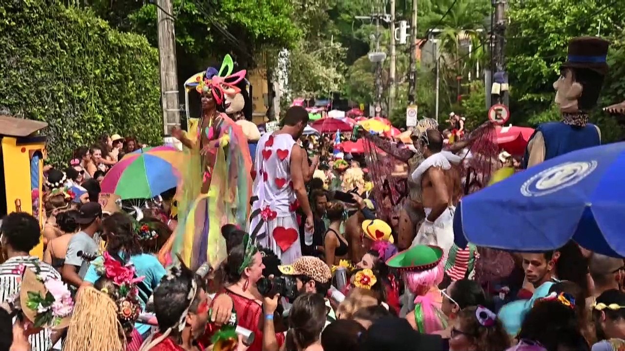 Freude über Karneval ohne Bolsonaro in Rio de Janeiro