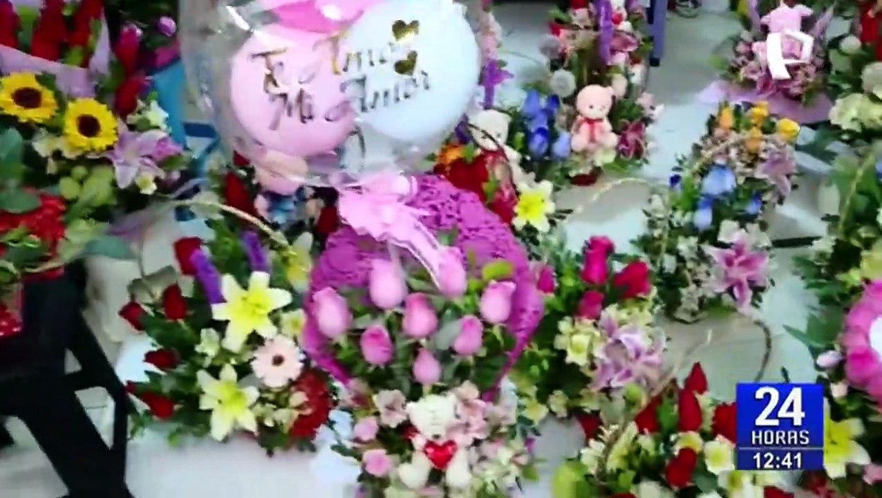 Mercado de flores: variedad de regalos por el d...