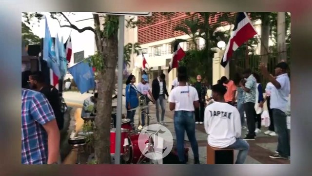 ACTIVISTAS LGBTIQ+ Y DE LAS TRES CÁUSALES PROTESTAN FRENTE AL CONGRESO POR CÓDIGO PENAL