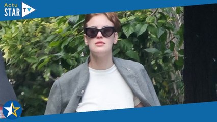 Tallulah Willis en balade avec sa soeur Scout : elle laisse échapper un sein en pleine rue, photos à