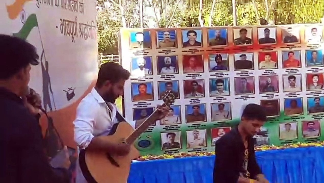 पुलवामा हमले के 40 शहीदों को श्रद्धांजलि - देखें वीडियो