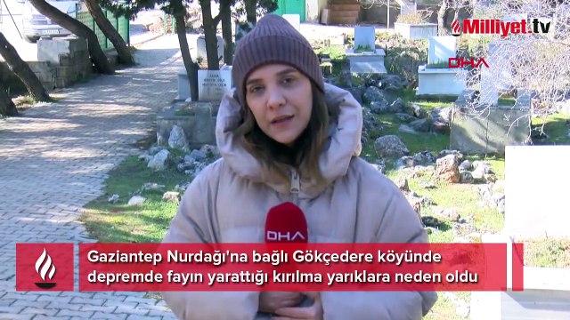 Deprem köyü ortadan ikiye böldü