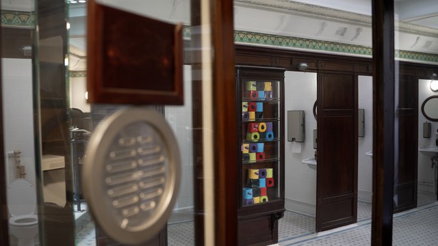 « On est transportés dans un autre temps » : les plus belles toilettes de Paris rouvrent leurs portes