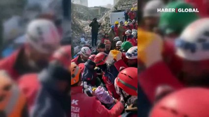 10. günde mucizenin adı 'Melike' oldu! 222 saat sonra enkazdan çıkarıldı