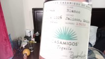 celebracion de el dia de el amor y la amistad abriendo una botella de tequila casamigos para platicar con todos los suscriptores y enviar saludos.