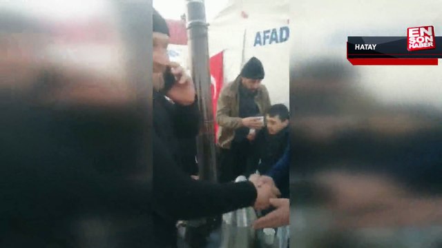 Hatay'da arama kurtarma çalışmalarına katılan madenci baba olacağını öğrendi
