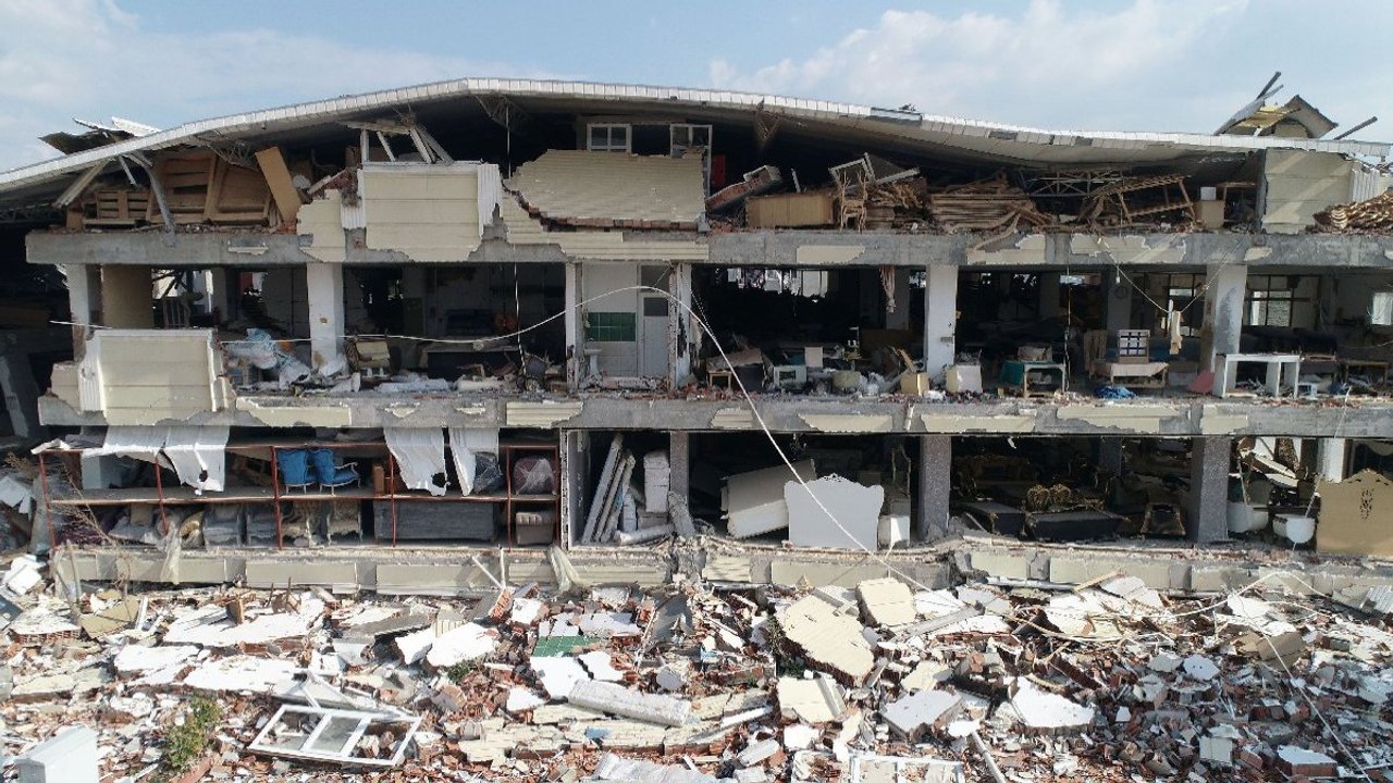 Prof. Dr. Yalçın: Deprem bölgesindeki her yurttaşımız 1 doz tetanos aşısı yaptırmalı